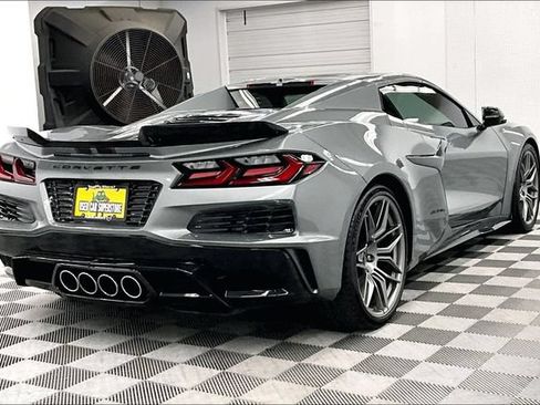 Used 2024 Chevrolet Corvette Z06 RWD image 12