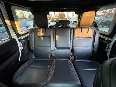 Used 2023 Jeep Wrangler Unlimited Sahara image 28