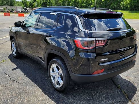 Used 2024 Jeep Compass Latitude AWD/4WD image 9