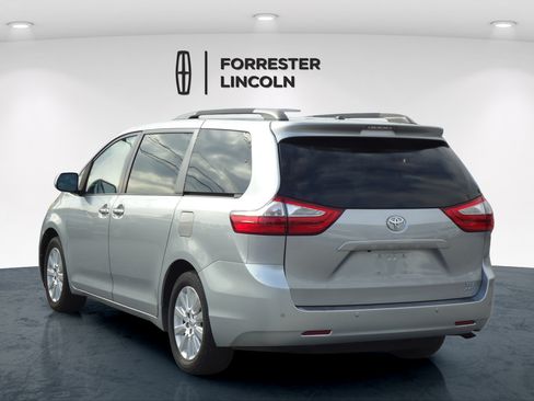 Used 2015 Toyota Sienna XLE Premium AWD/4WD image 5