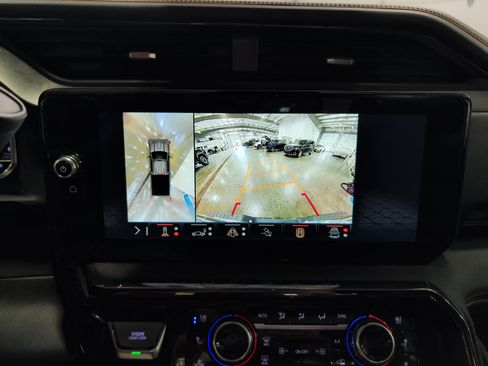 Used 2024 GMC Sierra 2500 AT4 w/ AT4 Premium Plus Package AWD/4WD image 12