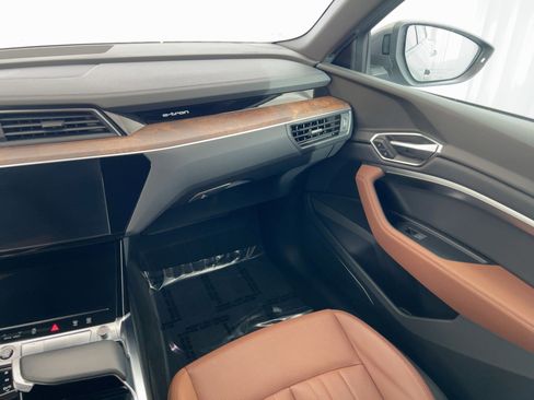 Used 2022 Audi e-tron Premium Plus w/ Premium Plus Package image 33