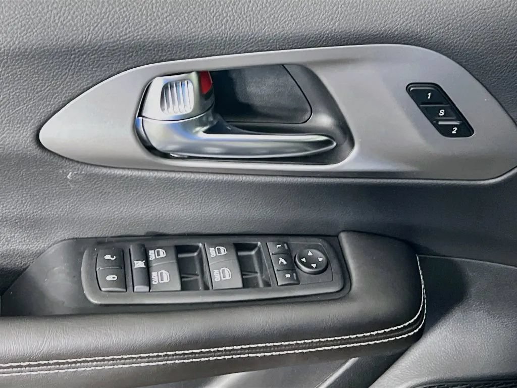 New 2027 Chrysler Pacifica Limited w/ Family Tech Group FWD image 19