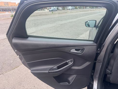 Used 2014 Ford Focus SE w/ SE Winter Package image 13