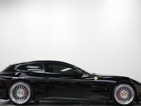 Used 2017 Ferrari GTC4Lusso image 2