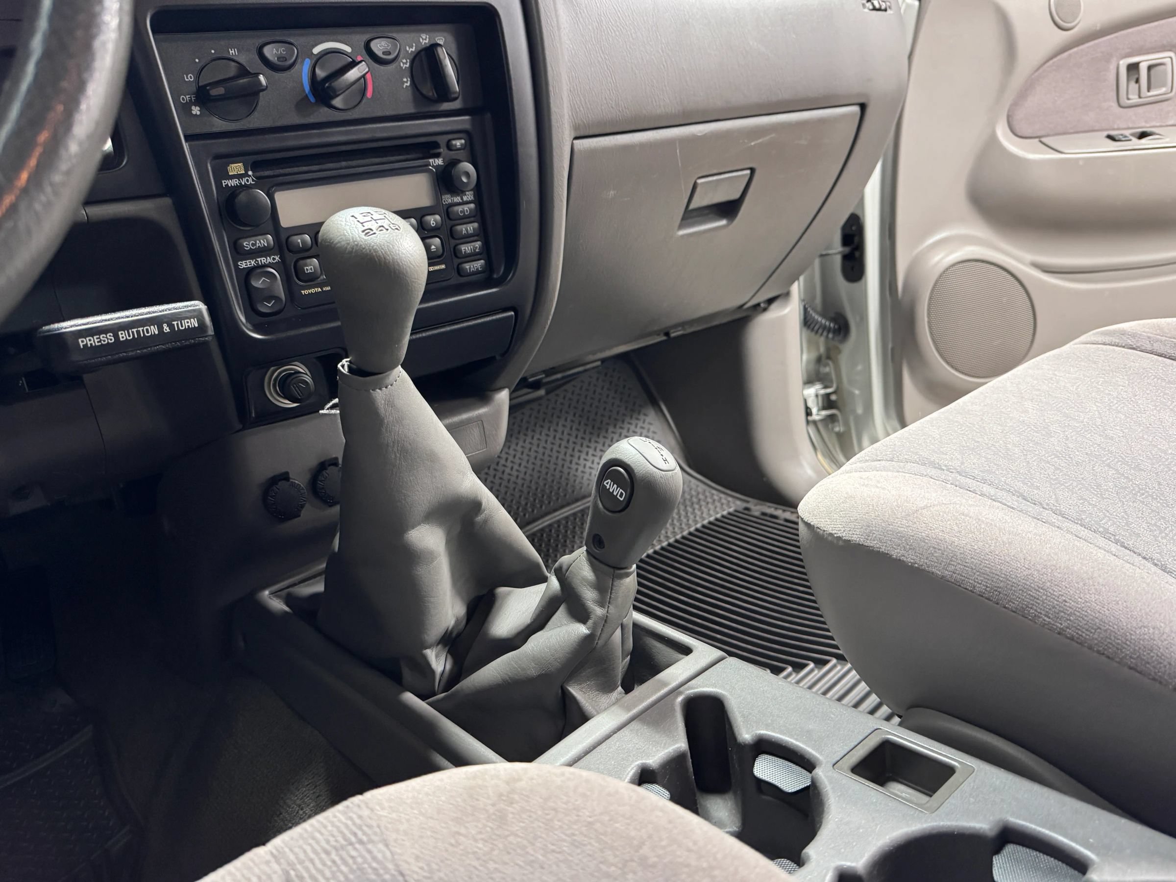 Used 2003 Toyota Tacoma 4x4 Xtracab V6 w/ Convenience Pkg image 2