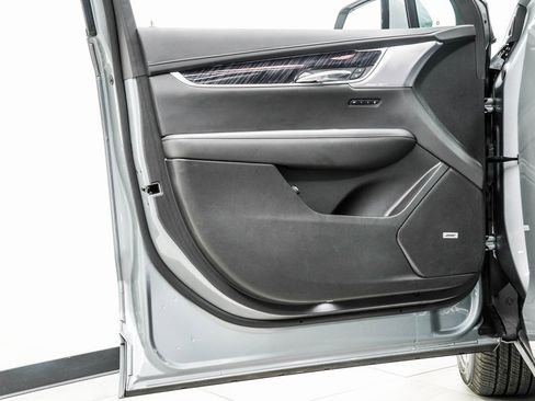 Used 2025 Cadillac XT6 Premium Luxury image 46