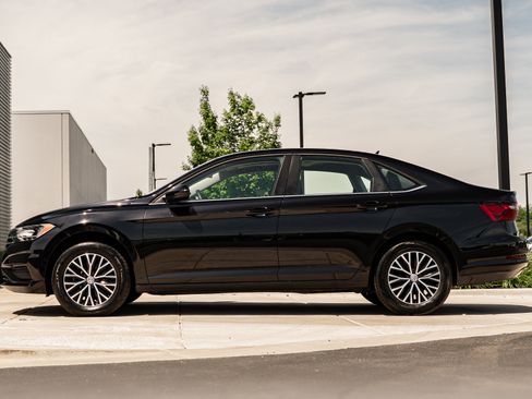 Used 2021 Volkswagen Jetta SE FWD image 5