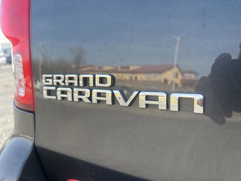 Used 2020 Dodge Grand Caravan SE w/ UConnect Hands-Free Group image 8