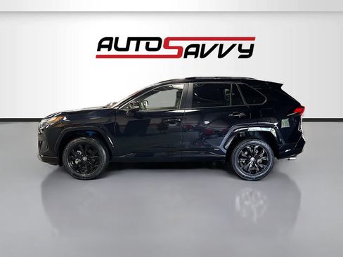 Used 2025 Toyota RAV4 SE w/ Convenience Package AWD/4WD image 4