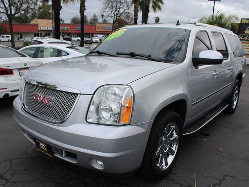 Used 2014 GMC Yukon XL Denali image 4