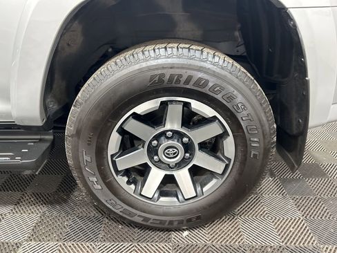 Used 2024 Toyota 4Runner TRD Off-Road image 31
