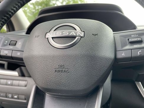 Used 2025 Nissan Rogue SV FWD image 28