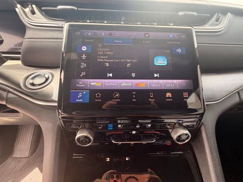 Used 2022 Jeep Grand Cherokee Overland w/ Luxury Tech Group IV AWD/4WD image 22