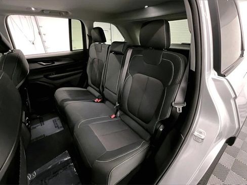 Used 2023 Jeep Grand Cherokee Laredo image 21