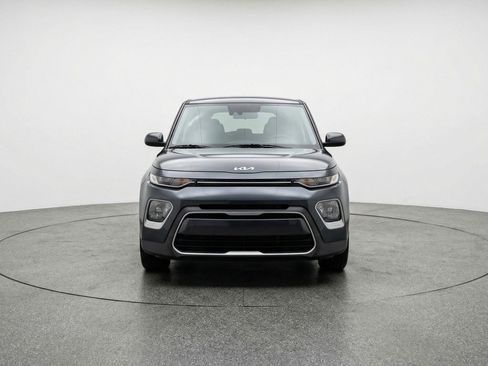 Used 2025 Kia Soul LX w/ LX Technology Package image 2