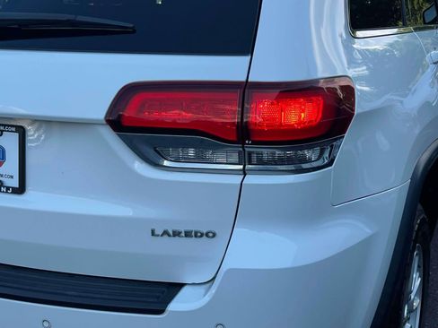 Used 2020 Jeep Grand Cherokee Laredo AWD/4WD image 8