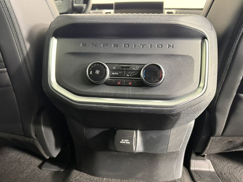 Used 2025 Ford Expedition Max Platinum w/ Stealth Performance Package AWD/4WD image 17
