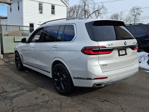 Used 2023 BMW X7 xDrive40i w/ Premium Package image 9