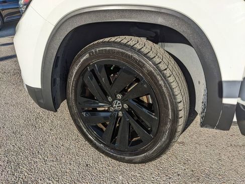 Certified 2023 Volkswagen Atlas Cross Sport SE w/ Panoramic Sunroof Package image 34