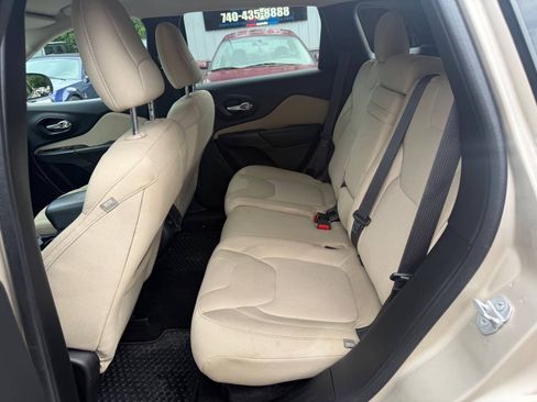 Used 2015 Jeep Cherokee Latitude w/ Cold Weather Group AWD/4WD image 9