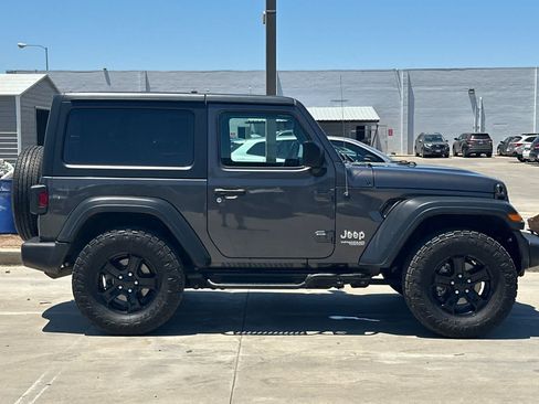 Used 2018 Jeep Wrangler Sport AWD/4WD image 9
