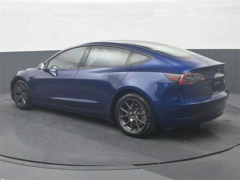 Used 2023 Tesla Model 3 Standard Range image 5