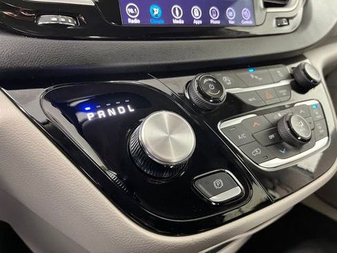Used 2019 Chrysler Pacifica Touring-L image 33