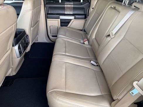 Used 2018 Ford F250 Lariat w/ Lariat Value Package AWD/4WD image 13