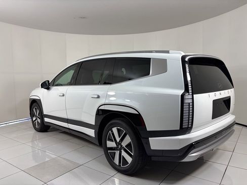 New 2026 Hyundai Ioniq 9 SEL image 3