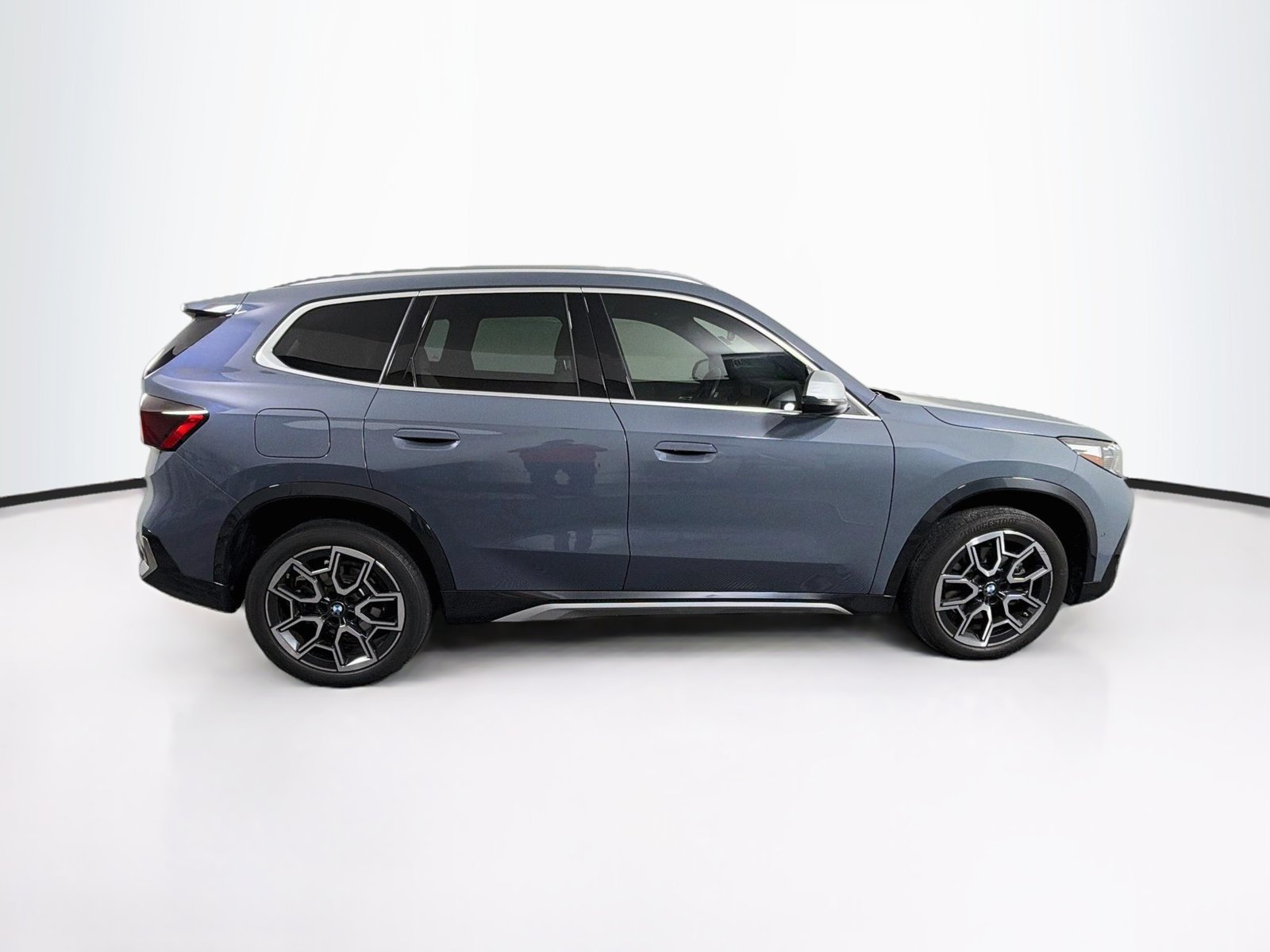 Used 2023 BMW X1 xDrive28i w/ Convenience Package AWD/4WD image 8