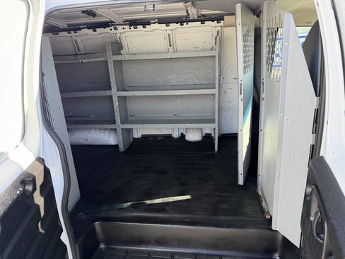 Used 2017 Chevrolet Express 3500 image 8