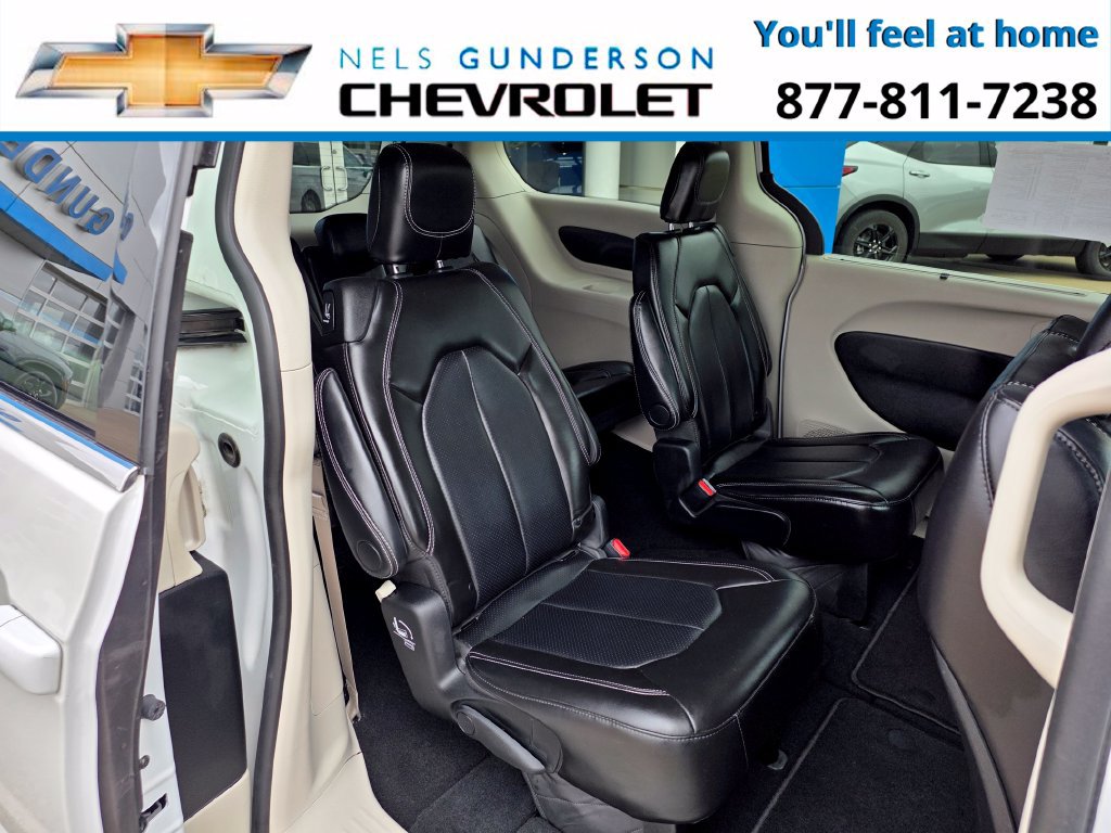 Used 2024 Chrysler Pacifica Touring-L FWD image 13