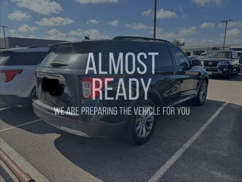 Used 2023 Ford Explorer XLT w/ Equipment Group 202A RWD image 4