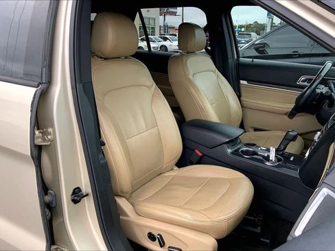Used 2017 Ford Explorer Limited w/ Equipment Group 301A image 8