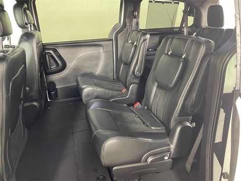 Used 2015 Dodge Grand Caravan SXT image 16