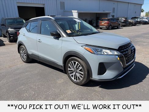 Used 2021 Nissan Kicks SV image 1