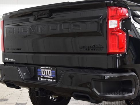 Used 2025 Chevrolet Silverado 1500 High Country w/ Midnight Edition AWD/4WD image 18