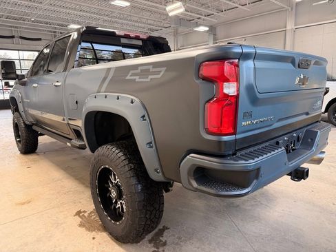 Used 2022 Chevrolet Silverado 2500 High Country w/ Z71 Off-Road Package AWD/4WD image 6