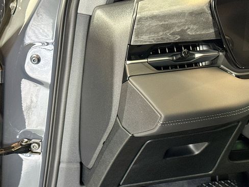 Used 2025 Audi A6 e-tron Premium Plus w/ Premium Plus image 10