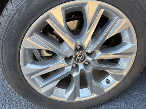 Used 2022 Toyota Highlander Limited image 7