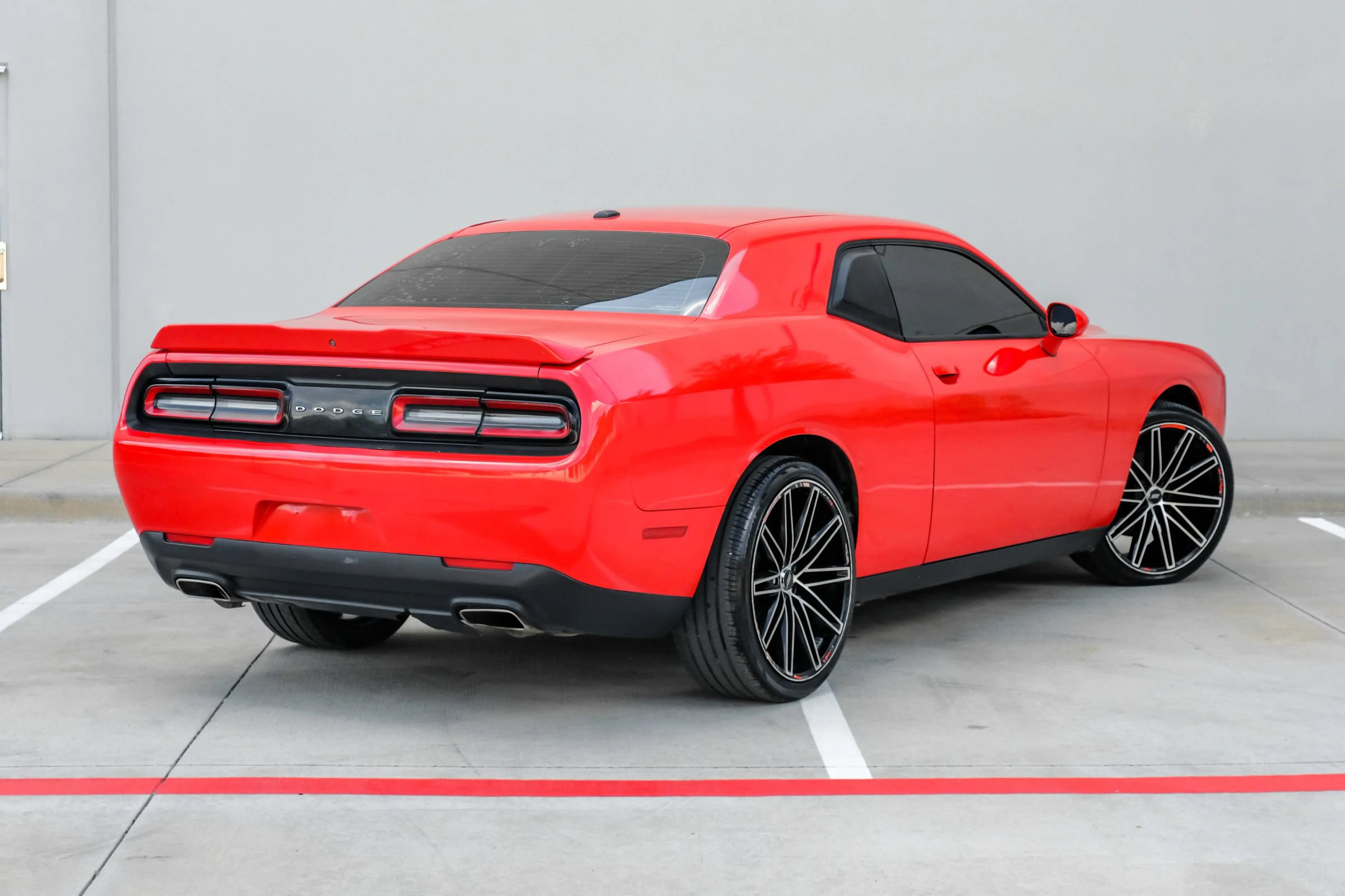 Used 2019 Dodge Challenger SXT RWD image 11
