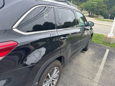 Used 2019 Toyota Highlander XLE AWD/4WD image 6