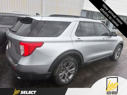 Used 2022 Ford Explorer XLT w/ Equipment Group 202A AWD/4WD image 6