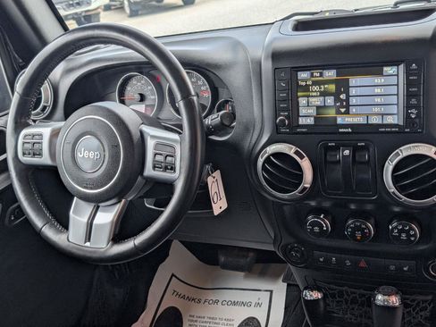 Used 2015 Jeep Wrangler Rubicon AWD/4WD image 18