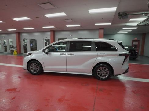 Used 2023 Toyota Sienna XLE w/ XLE Plus Package image 6