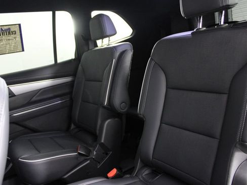 Used 2025 Buick Enclave Preferred FWD image 19