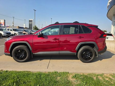 Used 2021 Toyota RAV4 LE AWD/4WD image 8