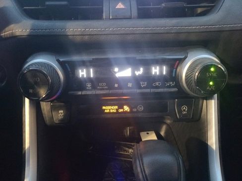 Used 2022 Toyota RAV4 XLE image 27