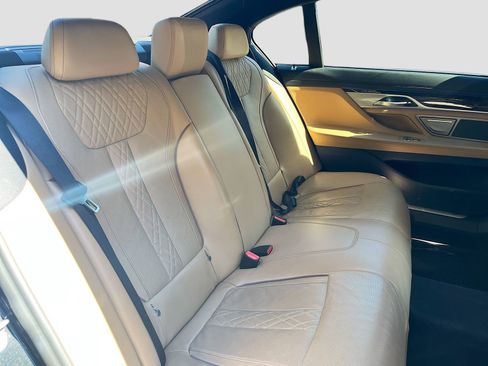 Used 2022 BMW 750i xDrive w/ Executive Package AWD/4WD image 29